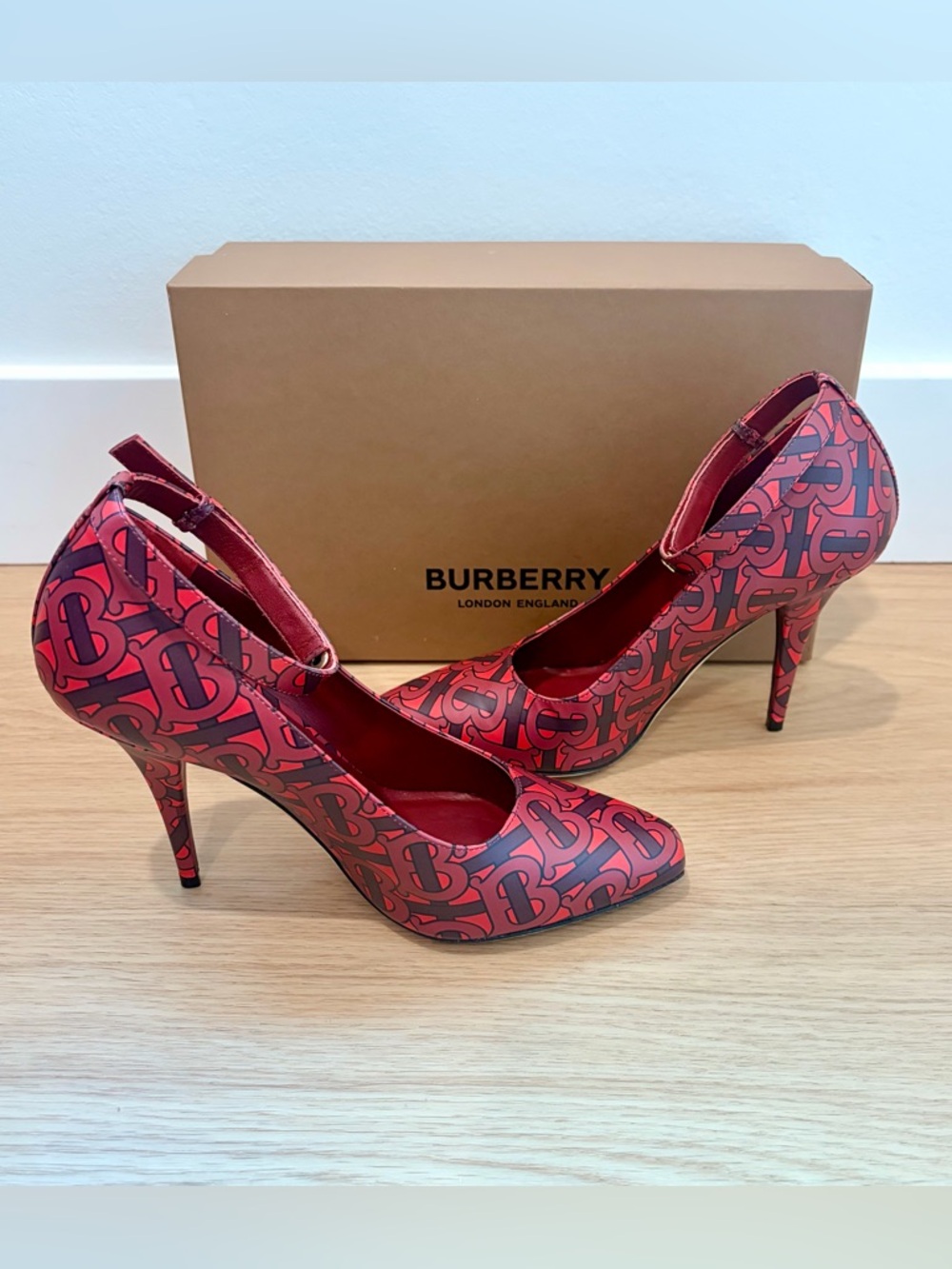 Burberry Wiltkin Pump Crimson Red 37.5 US 7.5 Monogram Made in Italy Heels
